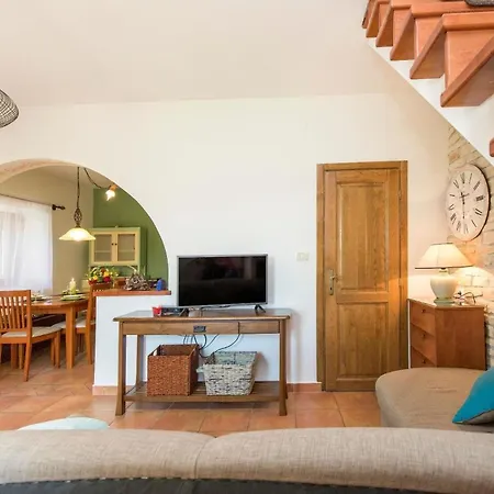 Prázdninový dům Istrisches Steinhaus Mit Grossem Garten Und Terrasse, In Der Naehe Von Wenig Besuchten Straenden *