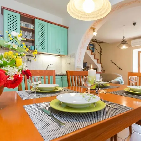 Prázdninový dům Istrisches Steinhaus Mit Grossem Garten Und Terrasse, In Der Naehe Von Wenig Besuchten Straenden Viskovići